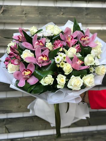Букет цветов из: Розы и Хризантемы в Зюзино