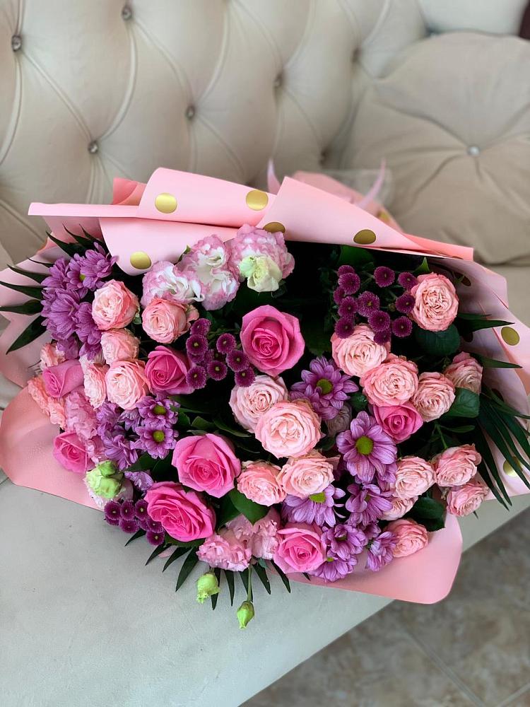 Букет цветов из: Хризантемы, Розы и Лизиантусы в Зюзино