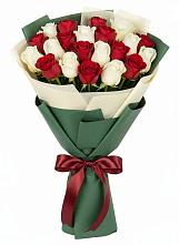 Букет Микс из красных и белых роз в Зюзино