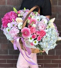 Композиция солнечный день в Зюзино Цветочная композиция из Розы, Хризантемы, Пионы и Лизиантусы в корзине в Зюзино
