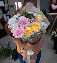 Букет цветов из:  Герберы, Розы и Хризантемы в Зюзино