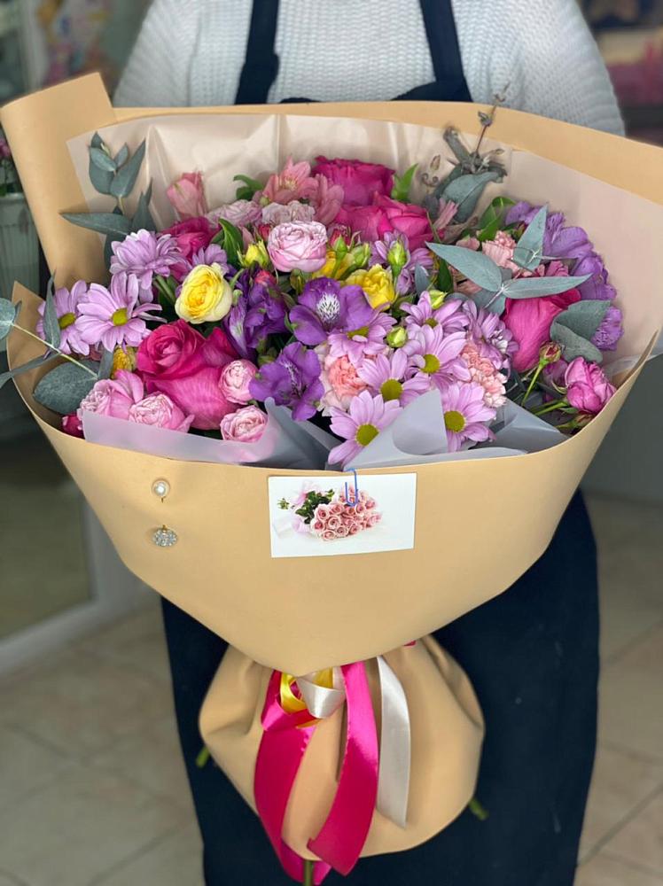 Букет цветов из: Хризантемы, Гвоздики и Альстромерии в Зюзино