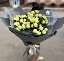 Букет Белые кустовые розы Солинеро в Зюзино