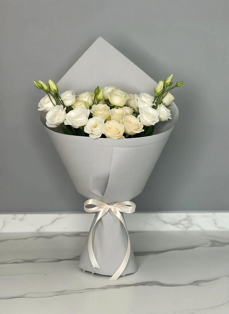 Букет цветов из: Розы и Лизиантусы в Зюзино