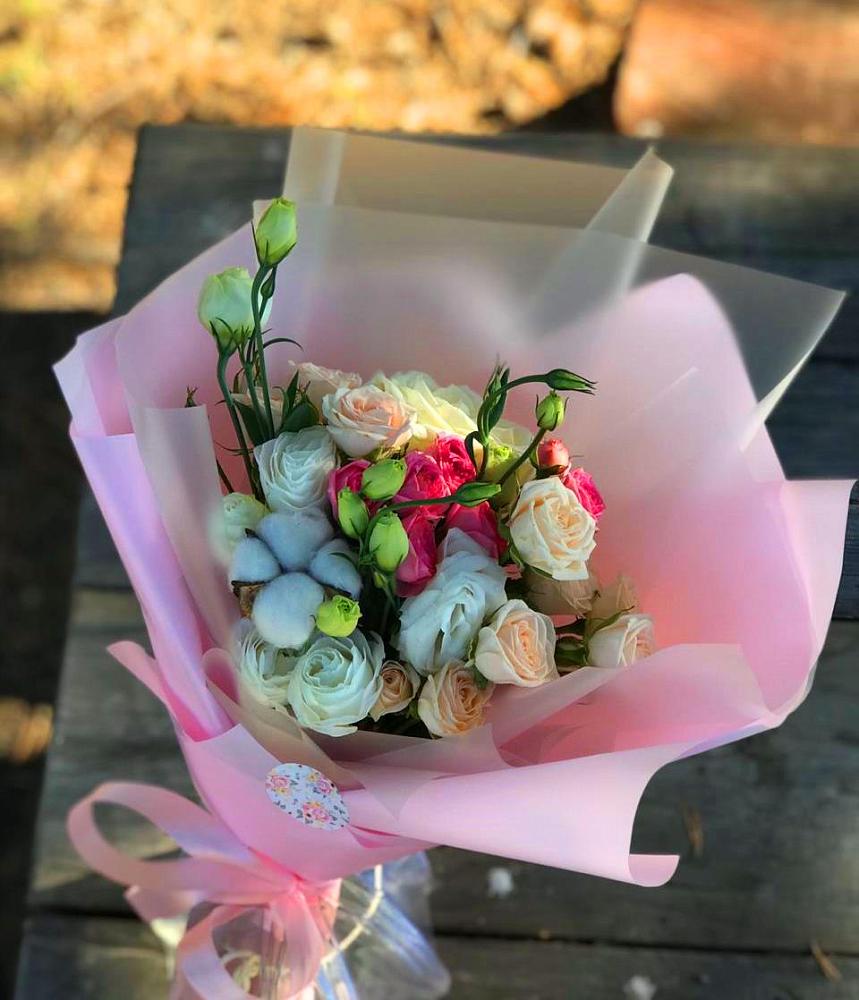 Букет цветов из: Розы и Лизиантусы в Зюзино