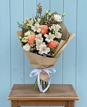 Букет цветов из:  Альстромерии, Лизиантусы, Розы и Хризантемы в Зюзино