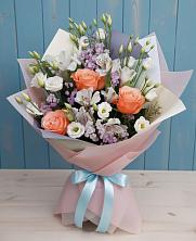 Букет цветов из:  Лизиантусы, Розы, Альстромерии и Гипсофила в Зюзино