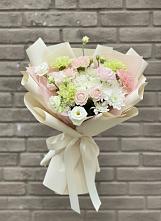 Букет цветов из:  Гвоздики, Розы, Лизиантусы и Хризантемы #REPLACE_PRED# Зюзино