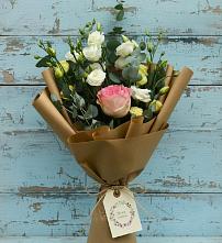 Букет цветов из:  Розы и Лизиантусы в Зюзино