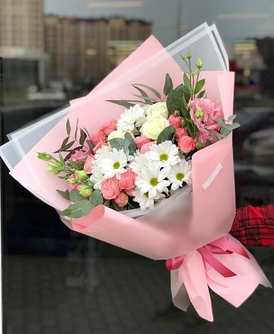 Букет цветов из: Розы, Лизиантусы и Хризантемы в Зюзино