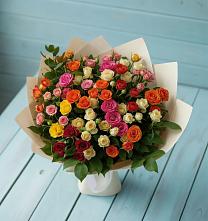 Букет Микс из разноцветных кустовых роз в Зюзино